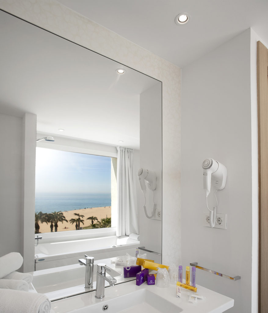 aguirre-hotel_mar_mediterrania-02_suite_03_baja