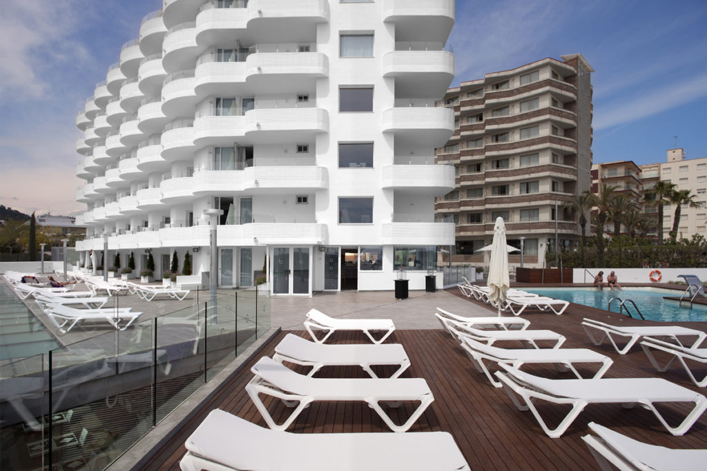 aguirre-hotel_mar_mediterrania-08_piscina_01_baja